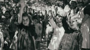 Estos Muros's poster