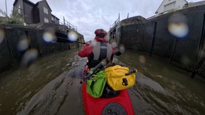 Source to Sea down the River Thames WITHOUT Leaving it (Part 5)'s poster