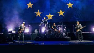 U2: eXPERIENCE - Live in Berlin's poster