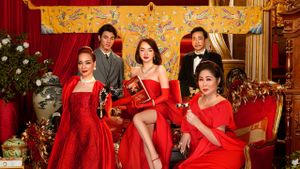 Camellia Sisters 5 - Living Like Royalty's poster