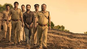 Thondi Muthalum Driksakshiyum's poster