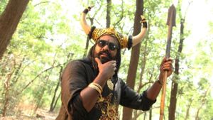 Oru Nalla Naal Paathu Solren's poster