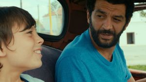 Une vie ailleurs's poster