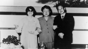 The Lovers & the Despot's poster