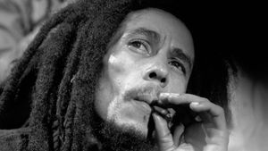 Legend: The Best of Bob Marley and the Wailers (30th Anniversary Deluxe Edition)'s poster