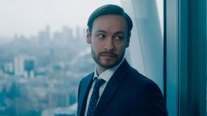The Suit Weareth the Man's poster