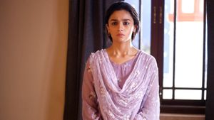 Raazi's poster