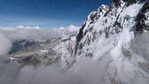 Tibet: Roof of the World's poster