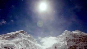 Bear Grylls: Everest after the avalanche's poster