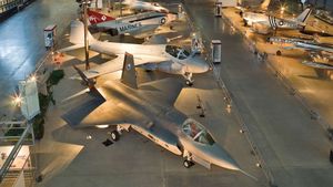 America's Hangar's poster