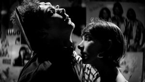 A Girl Walks Home Alone at Night's poster
