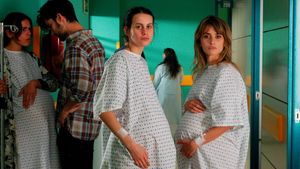 Parallel Mothers's poster