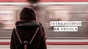 Estrangeiros na Escola's poster