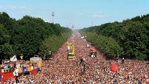 Loveparade - Als die Liebe tanzen lernte's poster