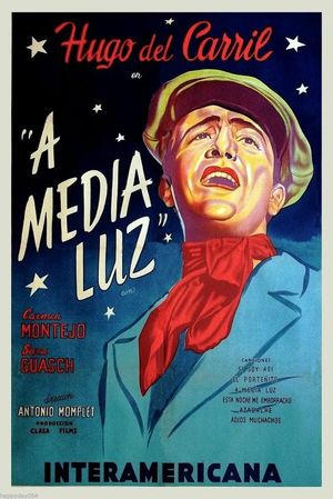 A media luz's poster