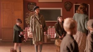 The Railway Children Return's poster