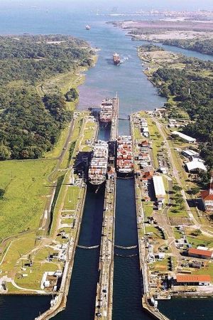 Le canal de Panama's poster