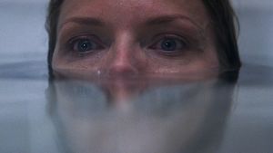 What Lies Beneath's poster
