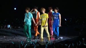 SHINee THE 1ST CONCERT IN JAPAN 'SHINee WORLD''s poster