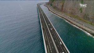 Île de la Réunion - L'incroyable route qui défie l'Océan's poster