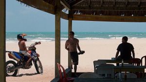 Futuro Beach's poster