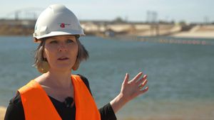 De l’espace pour le fleuve - Innover contre les inondations's poster