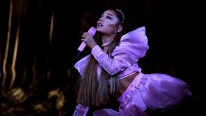 Ariana Grande: Excuse Me, I Love You's poster