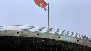 Raise the Titanic's poster
