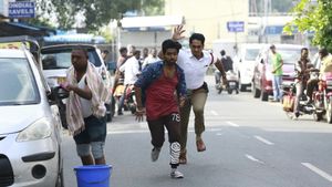 Sivappu Manjal Pachai's poster