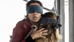 Bird Box: Barcelona's poster