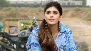Dhak Dhak's poster