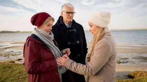 Dora Heldt: Wind aus West mit starken Böen's poster