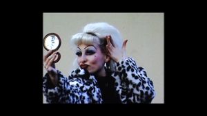 Miss Rimbombanzia doing her makeup in Avenida de los Poblados, 173's poster