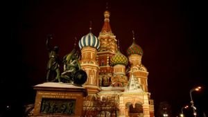The Romanovs: Glory and Fall of the Czars's poster