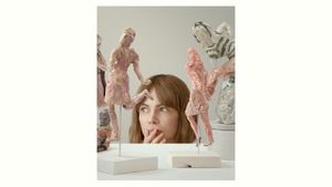 Showing Up's poster