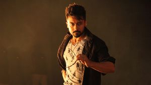 Anjaan's poster