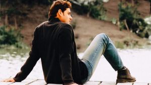 Athadu's poster
