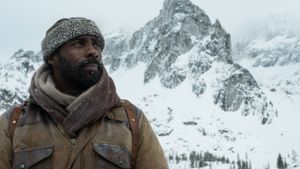 The Mountain Between Us's poster
