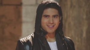Halik sa hangin's poster
