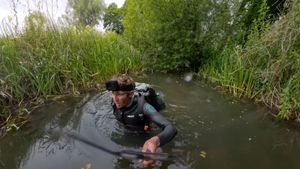 Source to Sea down the River Thames WITHOUT Leaving it (Part 1)'s poster