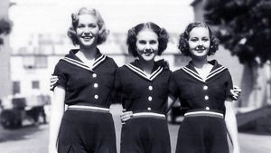 Three Smart Girls's poster