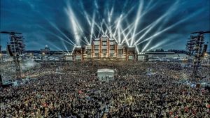 Böhse Onkelz - Böhse für's Leben - Live am Hockenheimring 2015's poster