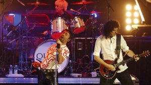 Queen + Paul Rodgers: Return of the Champions's poster
