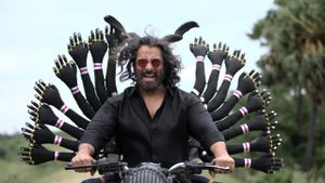 Mahaan's poster
