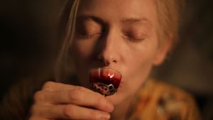 Only Lovers Left Alive's poster