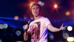 Russell Howard: Recalibrate's poster