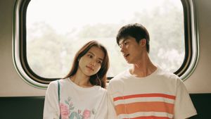 18×2 Beyond Youthful Days's poster