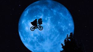 E.T. the Extra-Terrestrial's poster