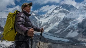 Everest Dark's poster