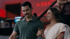 Talaash: The Answer Lies Within's poster